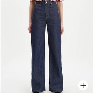 Levi’s Ribcage Jeans